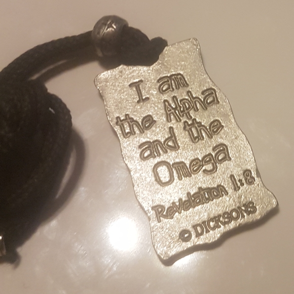 📿 Alpha & Omega Rune Necklace - Picture 2 of 6